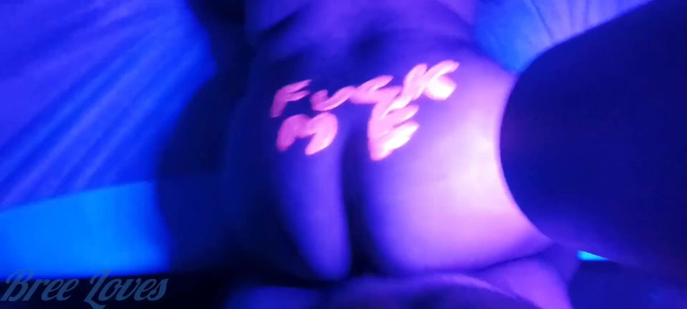 Bree Loves: Ragazza bianca con la pawg con la vernice sul corpo...