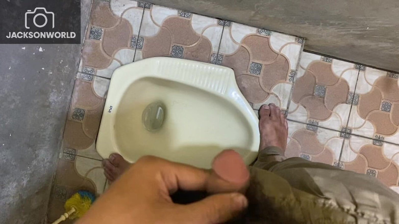 Jackson World: Solo-masturbation Im Badezimmer