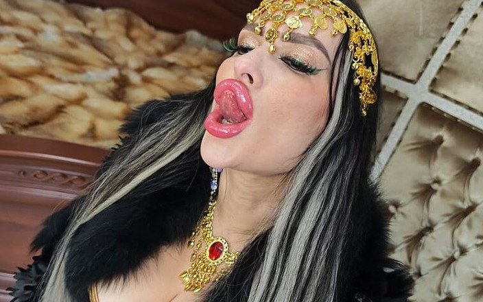 Princess18_: Uctívejte mé extrémně dlouhé nehty, podpatky, kožené oblečení