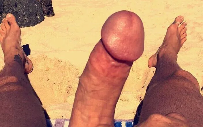 Madaussiehere: Stroking Till Cum