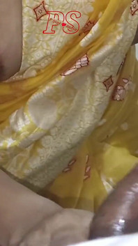 Güney Hintli desi ateşli yenge yallow saree mastürbasyon yapıyor ve boşalma videosu