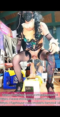 TS śliczna bielizna Femboy gra anal z długim dildo