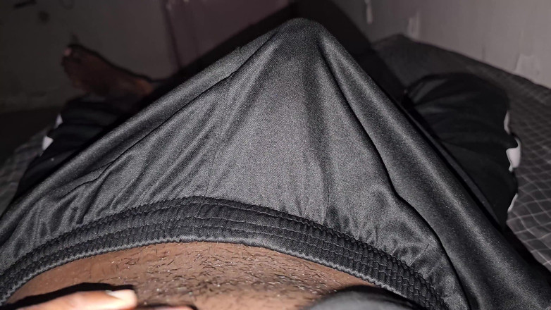 Mike Raj: La miezul nopții Boner Fap cu pula neagră netăiată