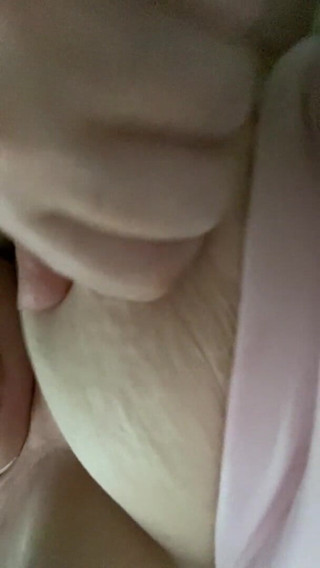 Maryshas Tits: Primo video .. le mie tette ed i miei capezzoli lunghi...