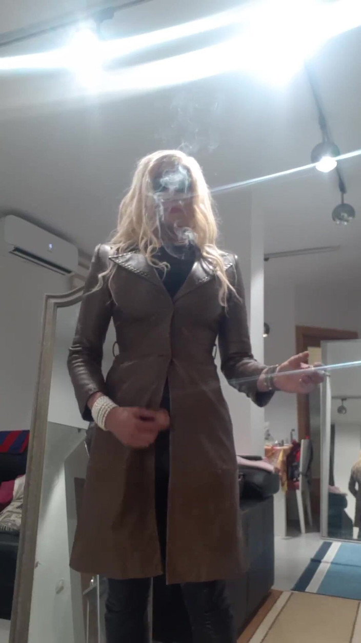 Tatiana Zorrita: Шкіряне пальто