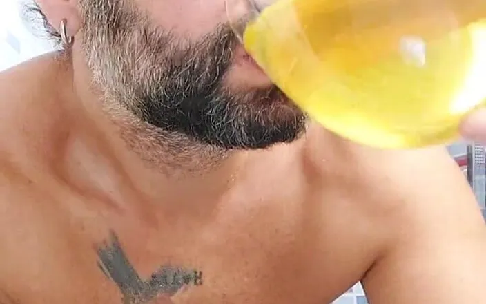 Mallorcadude: I shower with my pee