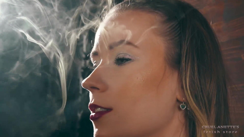 Cruel Anettes fetish world: Smoking close up