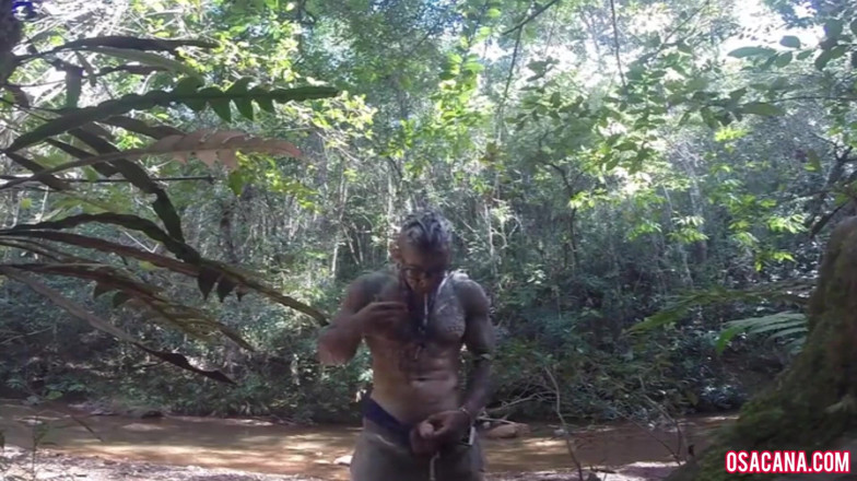 World Gay: Handjob Dalam Air Terjun Merangkap Dari Ayam Lembut