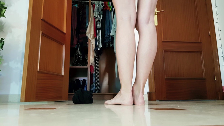 Mila Lewis: Sexy pés modelando meias de nylon
