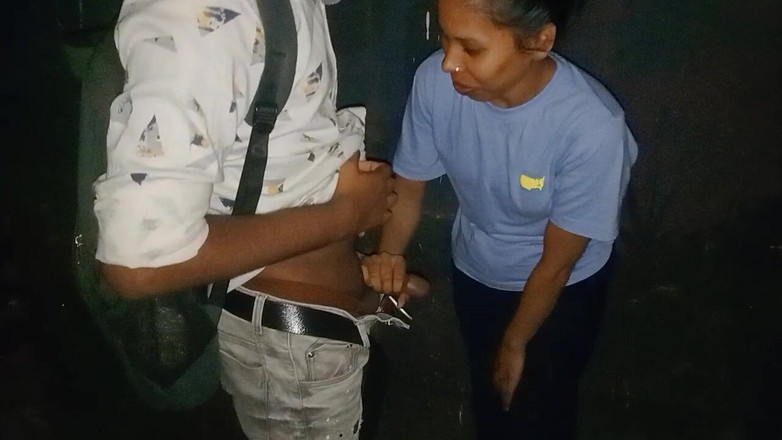 NikiRathod: Digitación, Besos Detrás Del Camión Con Divya - Serie Mamada