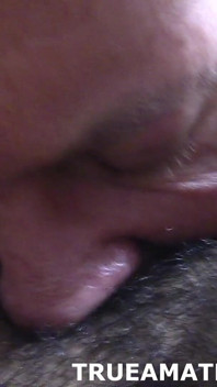 Asyalı kız sakso çekiyor