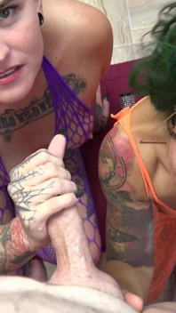 Dacey y Tiffany usan a un chico para su polla