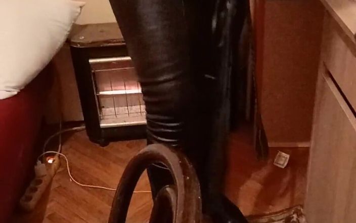 Dominatrix Redsonyja: Это к многому для всех бесплатно, так что я даю тебе