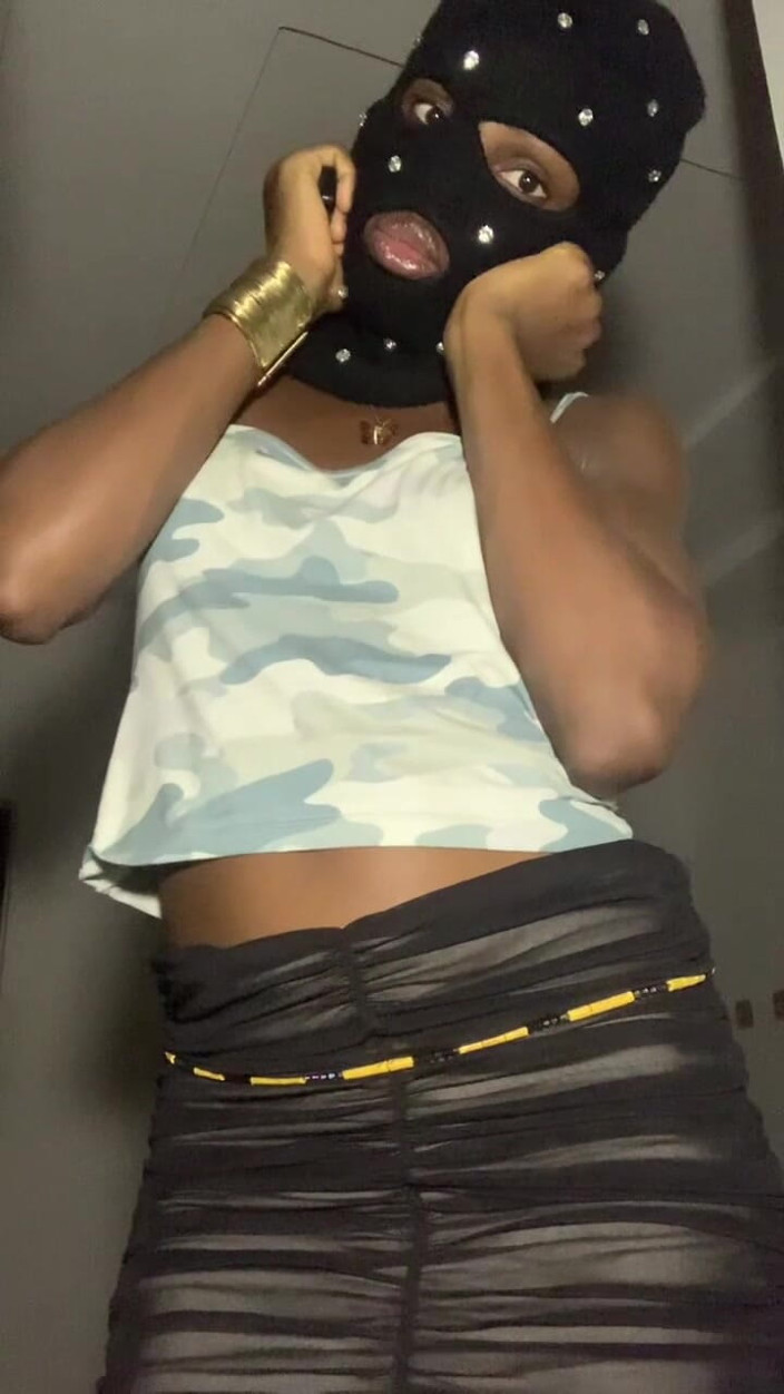 Browngurl234: Browngurl234s Bedroom Vibes Sensual Energy and Twerk Performance