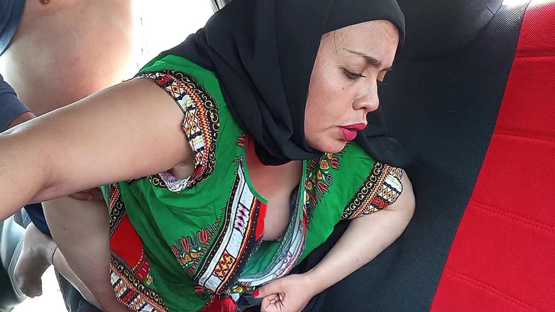 BBW Kelly Mom: O indiancă care poartă hijab a făcut sex în mașină