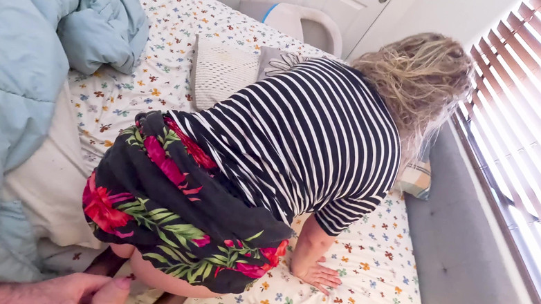 Erin Electra: Zaprasza swojego penisa do spermy w środku, gdy pasierb zostaje przyłapany...