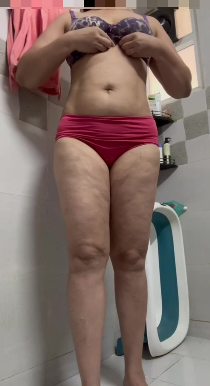Hot Indian mommy: 인도 엄마 샤워 스트립쇼