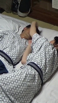 온천에서 카메라에 포착된 음란한 이미지