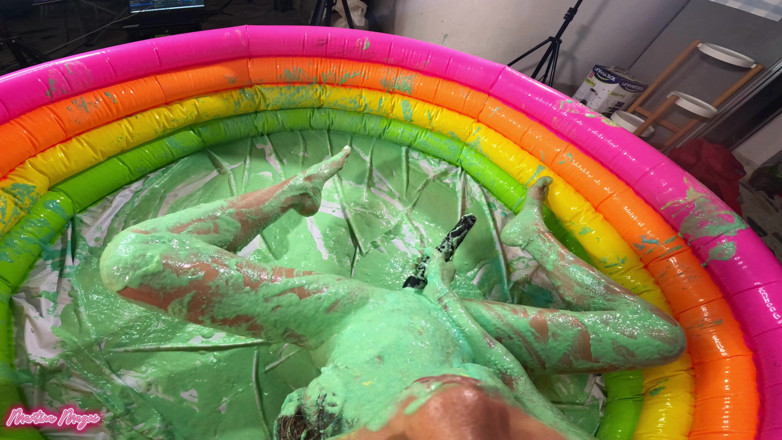 MartinaMagni: VEDERE LA PERSOANA 1 am face o mizerie de noroi și de...