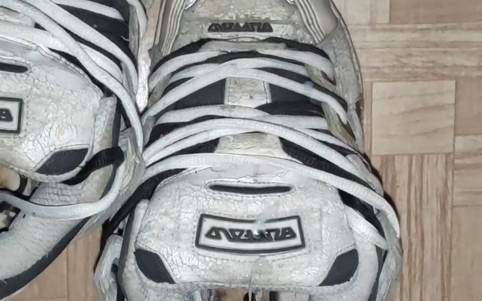 Sneakersmax98: Завантажте сперму на кросівки Буффало