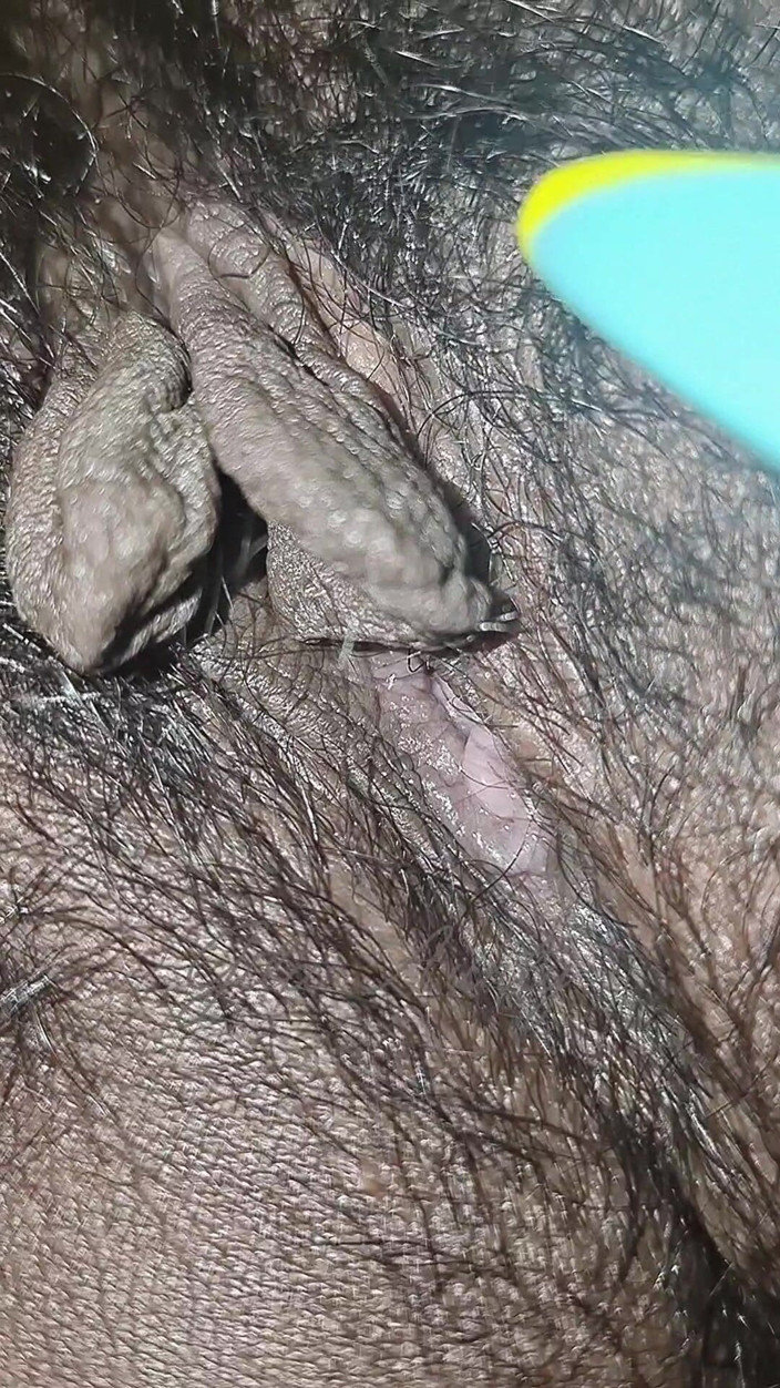 Indian aunty sex: Köylü kadın büyük amcığını gösteriyor