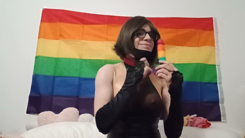 PrincessTheo6: Princesstheo Having a Fun Time Locked in Chastity
