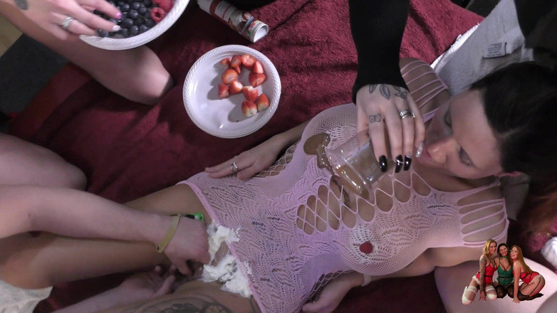 Melody Pleasure: Špinavá párty pro narozeninovou dívku KimberlyX