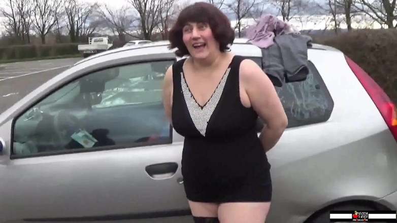 Peccatrici Produzioni: Mature slut pissing compilation