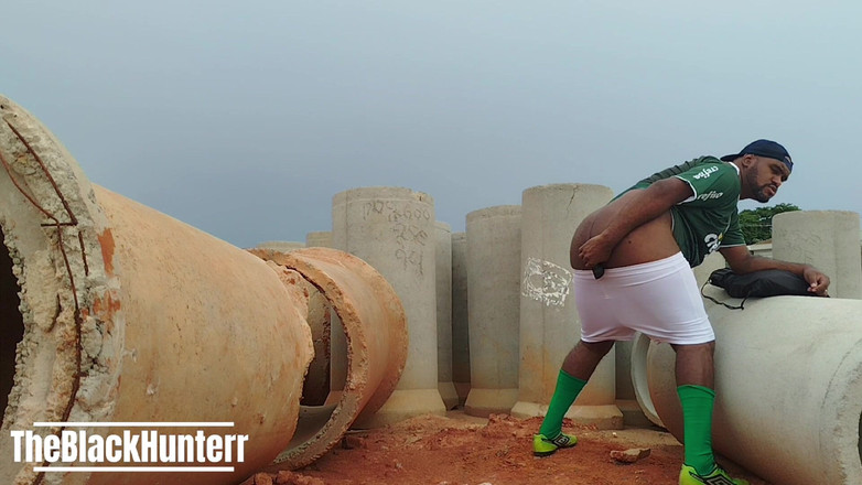 TheBlacKHunterr: Вернувшись после игры, весь в поту, я взволновал и мне пришлось кончить