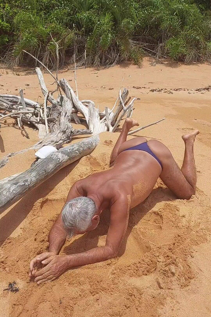 Ladysilvas: समुद्र तट पर बिकनी में Ladysilva बहुत सेक्सी उसकी हॉट गांड