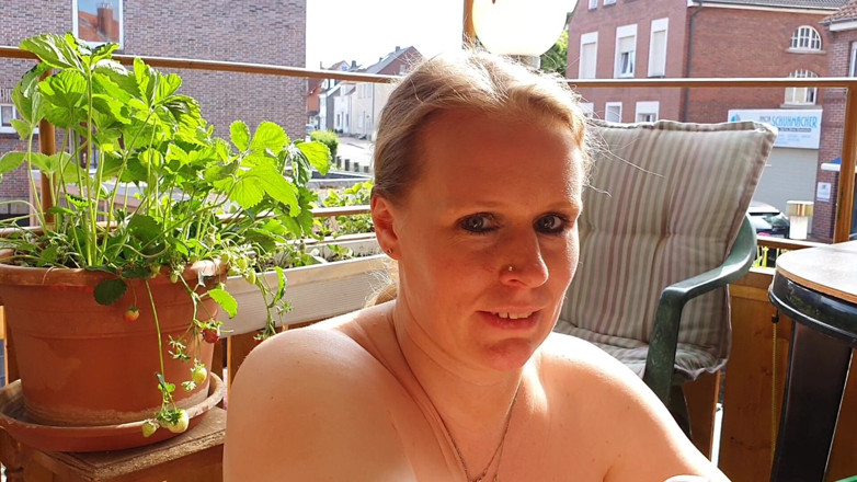 UserBitch1: Faire Un Sexe Oral Sur Le Balcon
