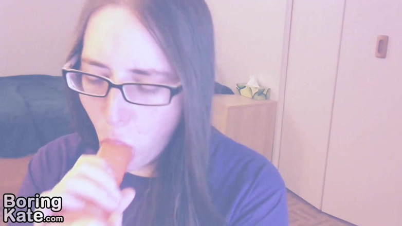 Boring Kate: Kate sucks a big dildo