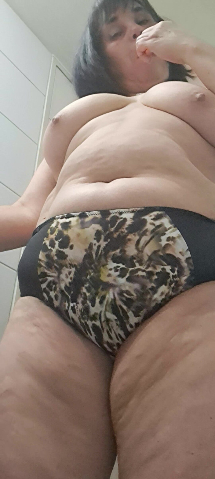 Mommy big hairy pussy: Hledám prsty, které si strčím do vlhké vagíny