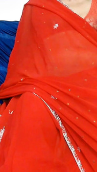 Amrozia Striptease Dans Op Hindi-lied in Rode Saarree