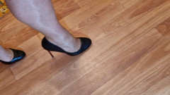 Milosbroz: Ćwiczę chodzenie przed orgazmem w moich nowych czarnych szpilkach