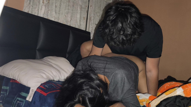 Moo DBOXXX: S manželkou souseda si její manžel myslí, že je v kostele