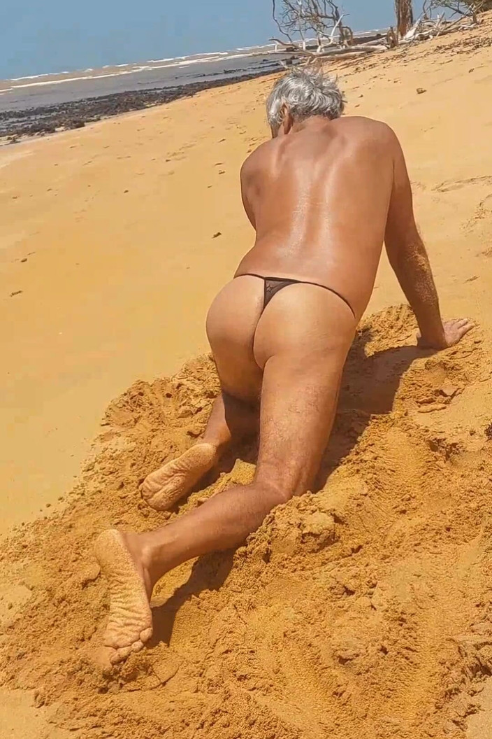 Ladysilvas: Ladysilva sulla spiaggia Molto calda in mutandine