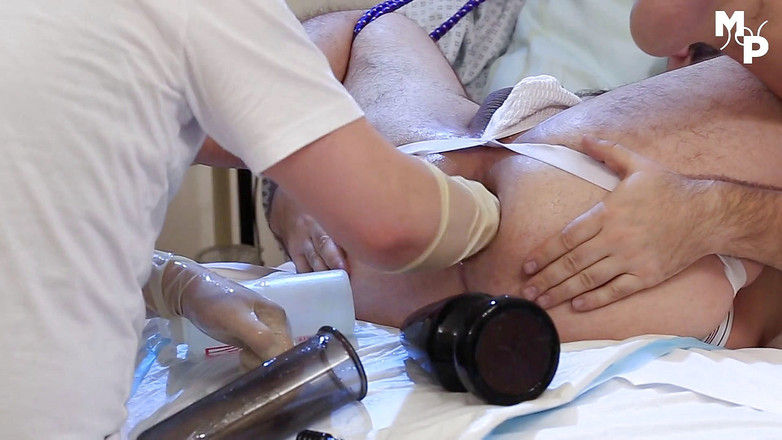 Marcus Pollack Gay: Video dokter lagi asik fisting pantat bahenolnya pakai mainan seks