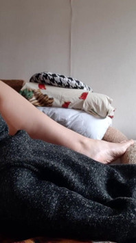 当我的男朋友去洗澡时，他的继母勾引我并操了我