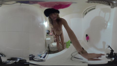 Lizzy Yum: Lizzy Yum VR, novembre 2025, une trans se masturbe n° 25