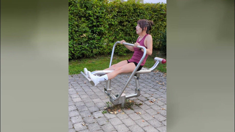 TV_Helena: Entrenamiento al aire libre con vibrador para culo y polla!...