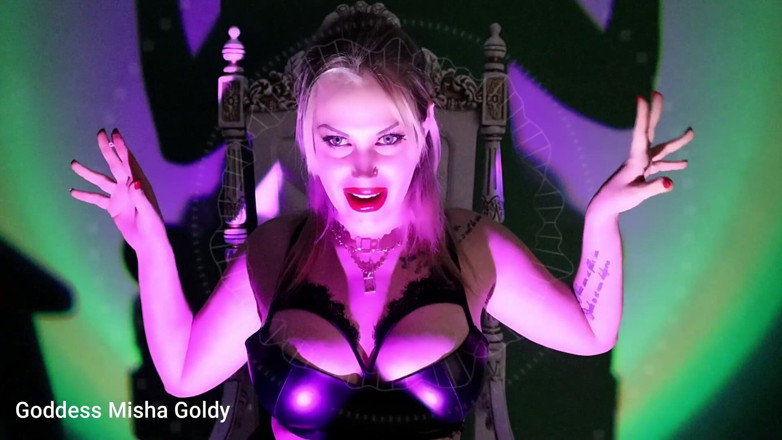 Goddess Misha Goldy: 进入我的吸烟魔法网！
