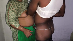 SAFI TV: Mijn stiefmoeder was groenten aan het snijden, dus ik omhelsde...