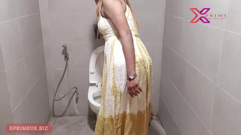 Indian Erotica: Azgın üvey kız kardeşim porno izliyor