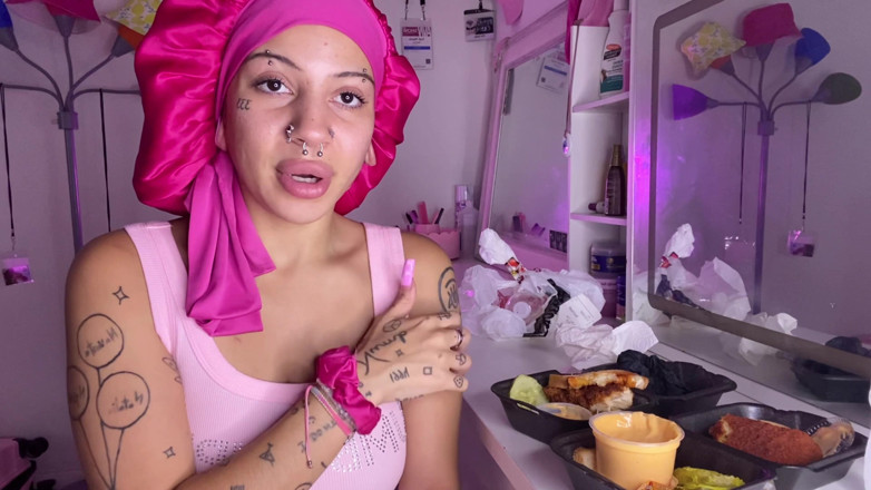 Nali Marie: Mukbang Pikantní jídlo Asmr Dlouhé nehty špinavé sezení na obličeji vlog