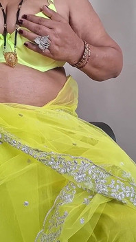 Tabubrecher Shilpa in Zitronenfarben Sari