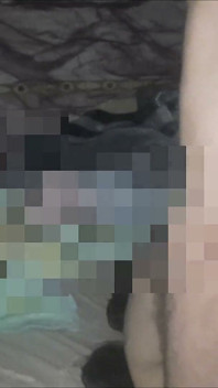 欲求不満なデシ系継母の濡れた膣が継息子に激しく突かれる
