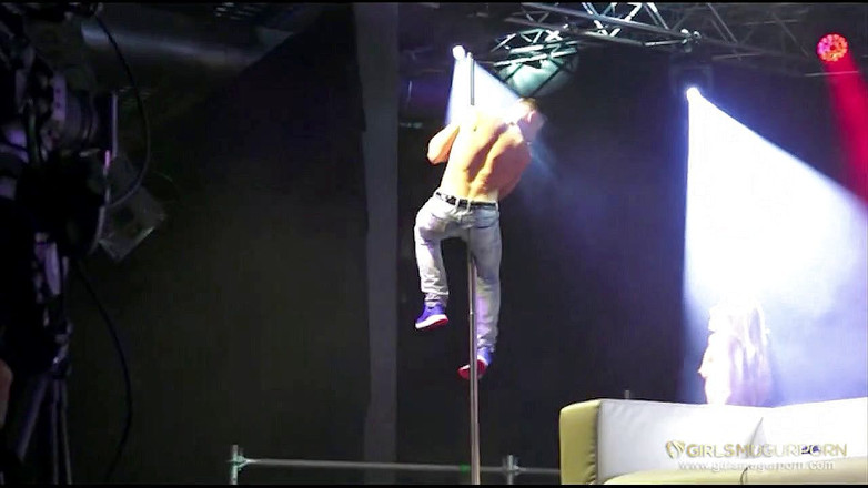 Mugur's World: Petite Angel Emily se divertindo no festival erótico