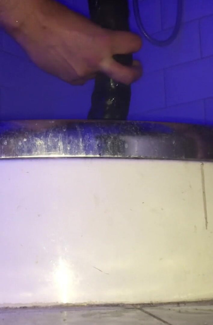 Mia Fuckdatass: 거대한 흑인 딜도로 후장 따먹히는 Sissy