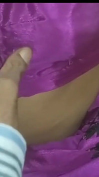 Hintli radhika yenge kocasının arkadaşıyla sert sikişiyor